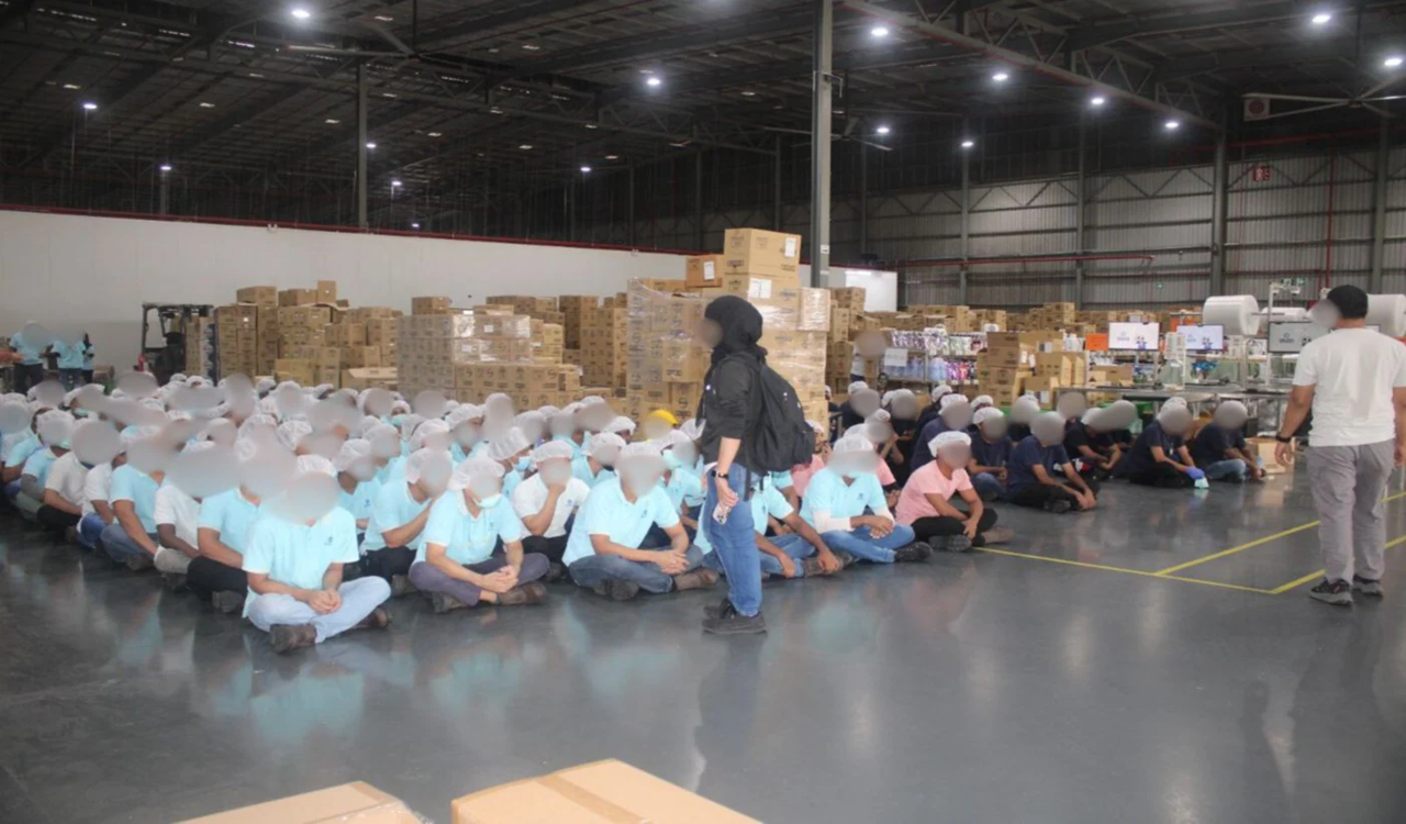 মালয়েশিয়ায় বিশেষ অভিযানে ২৬ বাংলাদেশি আটক