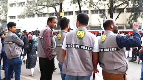 চলত ডিজে পার্টি ও মাদকের আসর, পুলিশের অতিরিক্ত ডিআইজির বাড়িতে অভিযান