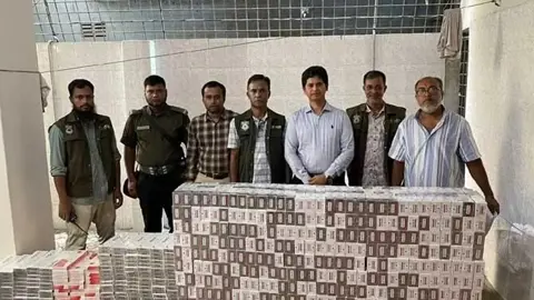 রাজধানীতে অভিযানে বিপুল পরিমাণ অবৈধ বিদেশি সিগারেট জব্দ