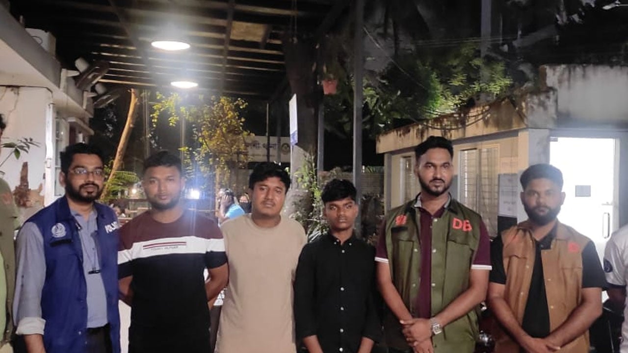 ক্রিকেট খেলা নিয়ে দ্বন্দ্বে খুন, চট্টগ্রাম থেকে ৩ আসামি গ্রেপ্তার