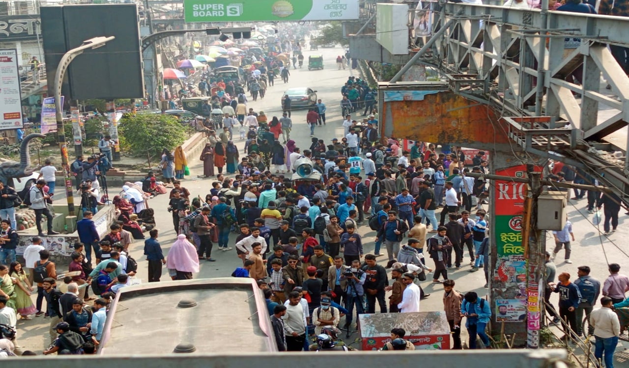 সাত কলেজের আন্দোলনে নগরজুড়ে ভোগান্তি