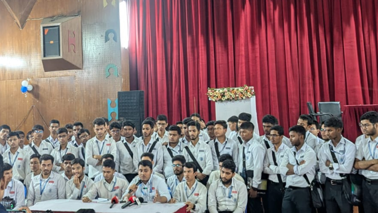 উচ্চমাধ্যমিকের ক্ষতি হলে মানবে না ঢাকা কলেজের শিক্ষার্থীরা