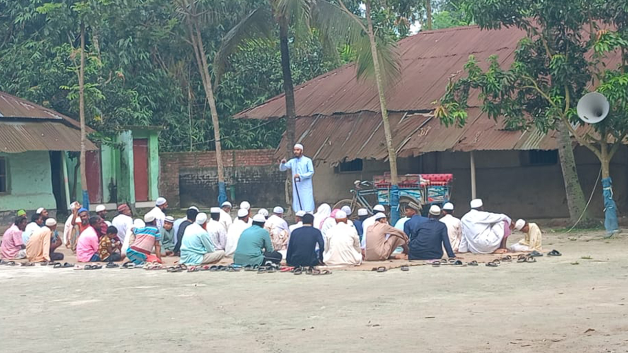বিরামপুরে সৌদির সাথে মিল রেখে ঈদুল আজহা উদযাপন