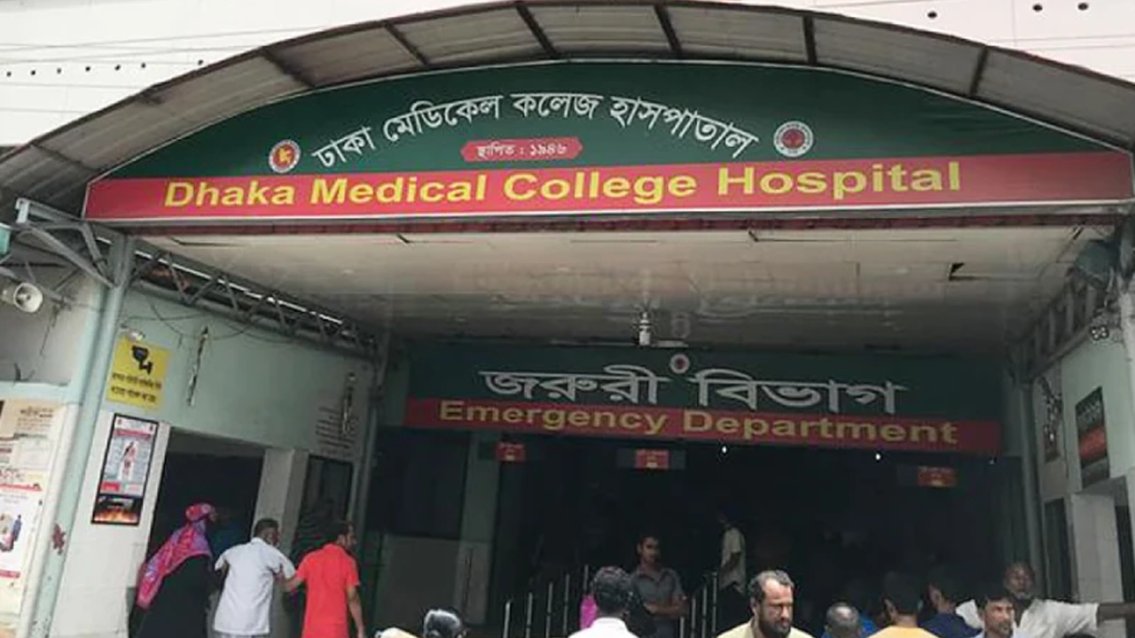 হাজারীবাগে অটোরিকশা চালককে কুপিয়ে ব্যাটারিচালিত অটো ছিনতাই