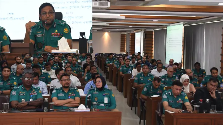 ঢাকার প্রবেশপথে ব্লক চেক জোরদারের নির্দেশ ডিএমপি কমিশনারের