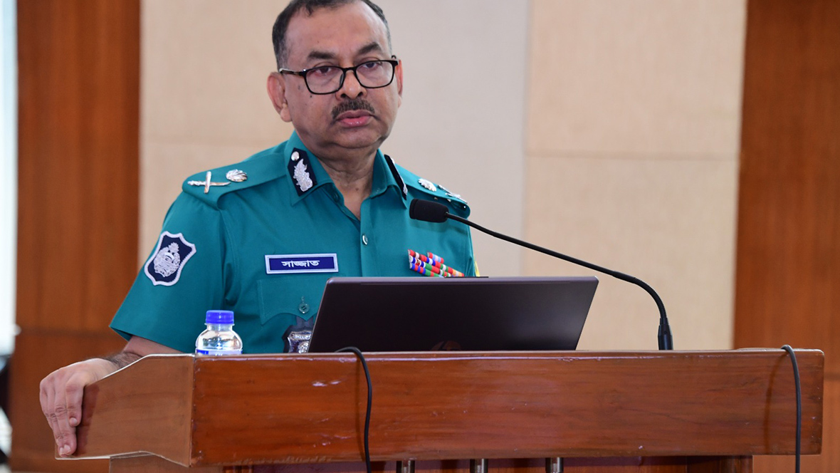 ডিএমপির মার্চ মাসের মাসিক অপরাধ সভায় শ্রেষ্ঠ হলেন যারা