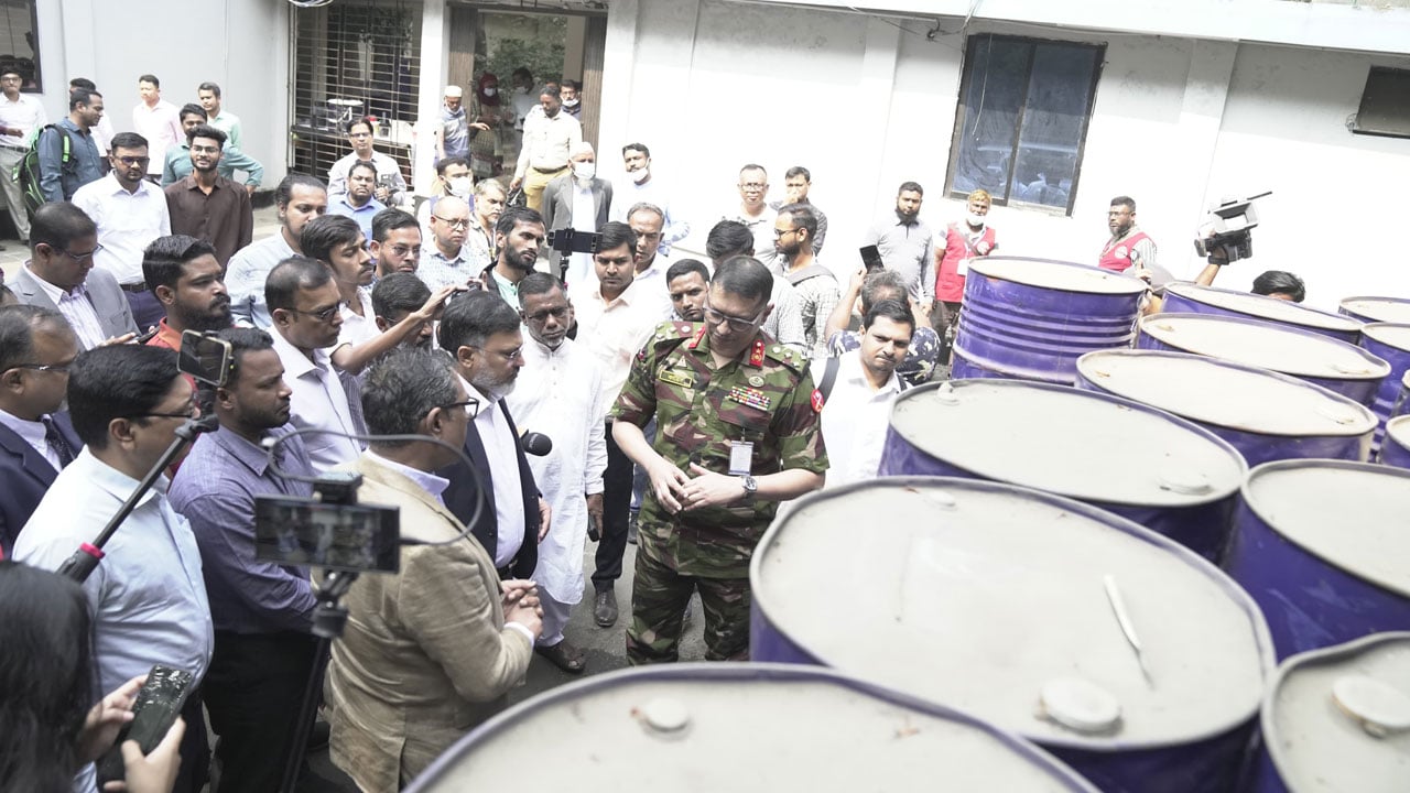 দায়িত্ব গ্রহণের পরপরই মশক নিধন কার্যক্রম পরিদর্শনে ডিএনসিসি প্রশাসক