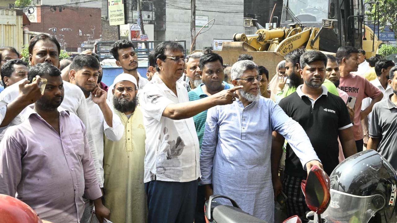 ডিএসসিসির কঠোর হুঁশিয়ারি: ফুটপাত দখল করলেই সরাসরি মামলা ও ক্রোক