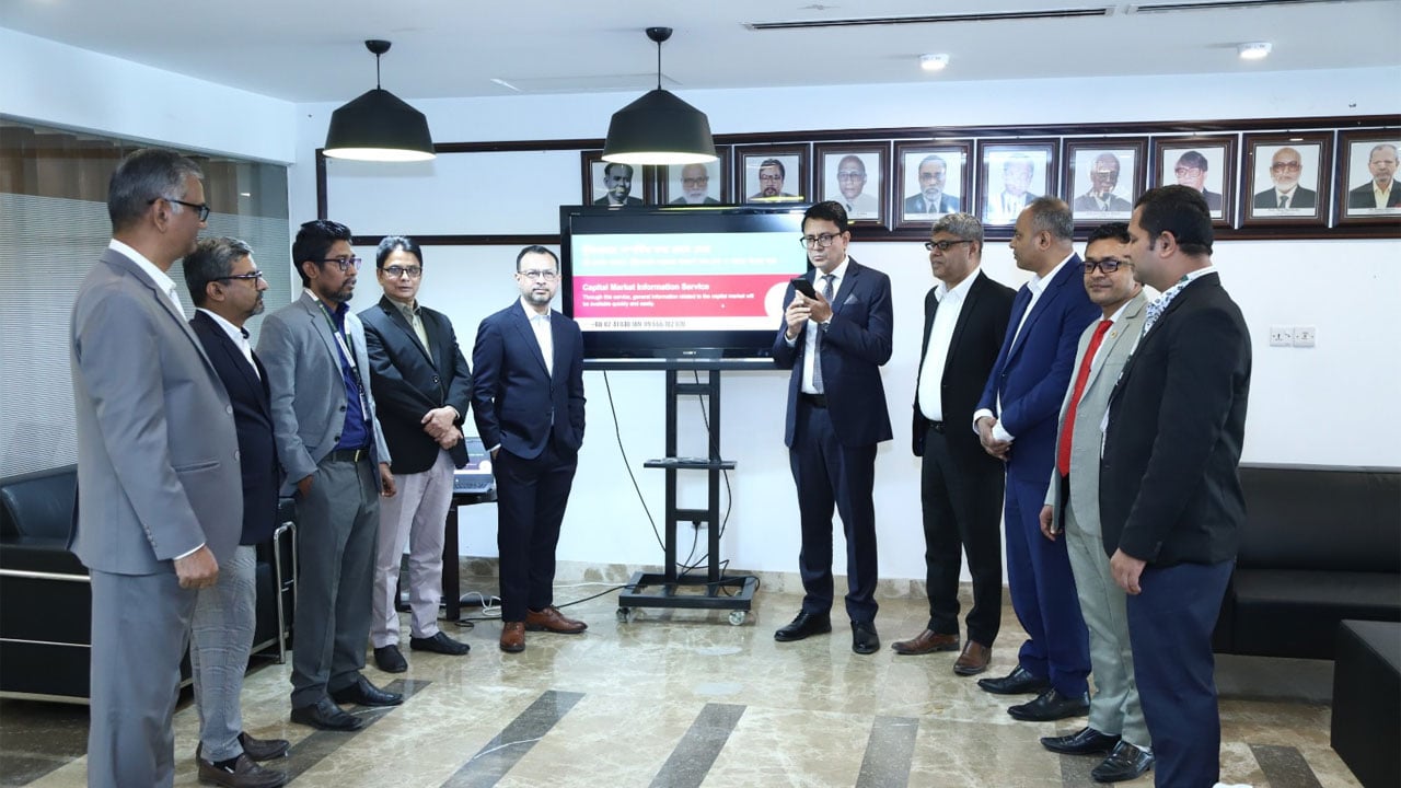 ডিএসই ইনফরমেশন হেল্প ডেস্ক উদ্বোধন