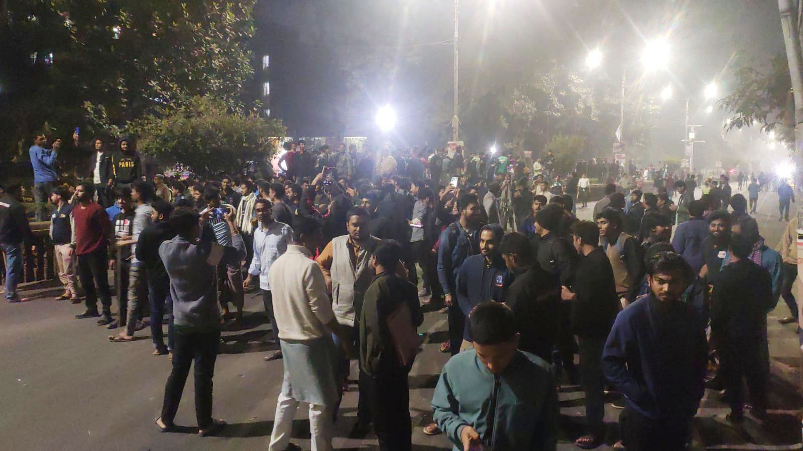 ছাত্রদের সংঘাতের নেপথ্যে প্রো-ভিসি মামুনের ‘অদক্ষতা’