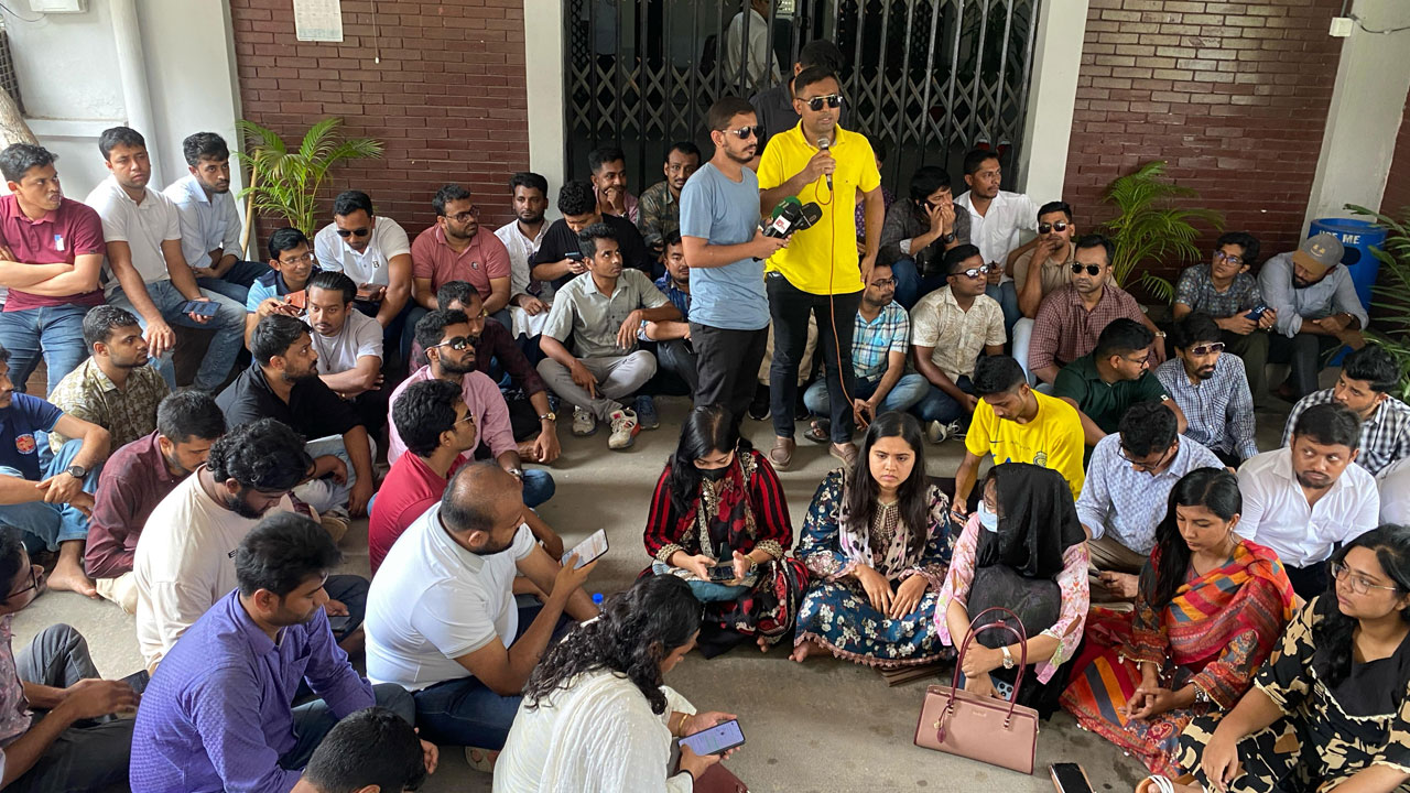 সাম্য হত্যার বিচার চেয়ে ঢাবি ছাত্রদলের ফের অবস্থান, তদন্ত প্রতিবেদন পেশ