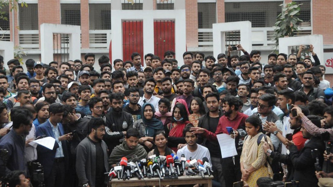 প্রো-ভিসি মামুনের পদত্যাগের দাবিতে আলটিমেটাম