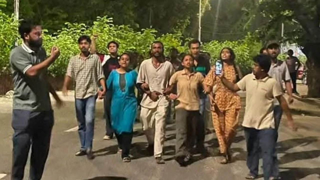 ঢাবি ছাত্রদলের বিরুদ্ধে বাম শিক্ষার্থীদের ওপর হামলার অভিযোগ, বিক্ষোভ