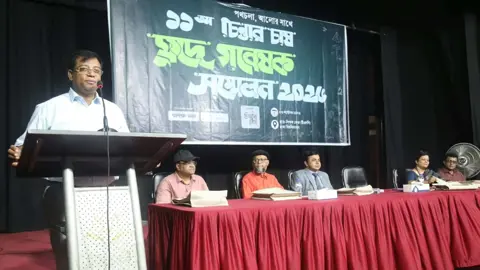 বাস্তব সমস্যা সমাধানে গবেষণায় জোর দিতে হবে: ইউজিসি চেয়ারম্যান