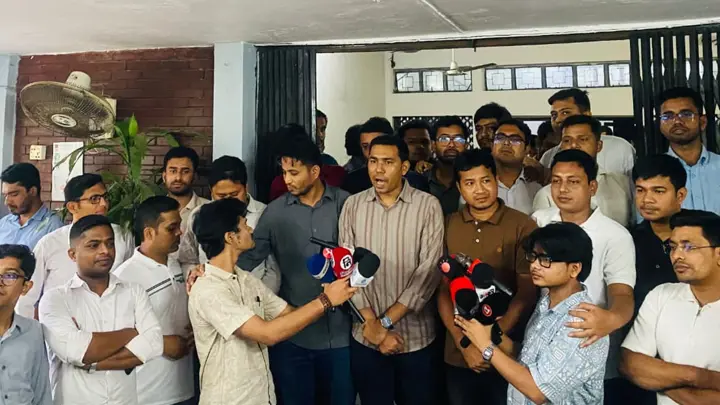‘ক্লিন অ্যান্ড গ্রিন ক্যাম্পাস’ গড়ে তুলতে ছাত্রদলকে সহযোগিতার আশ্বাস ঢাবি প্রশাসনের