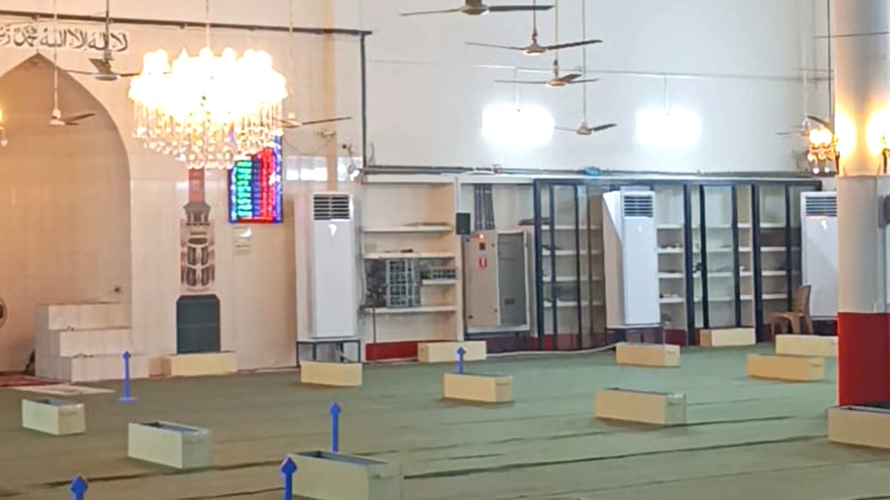 ঢাকা বিশ্ববিদ্যালয় কেন্দ্রীয় মসজিদে স্থাপিত হলো ২১ এসি