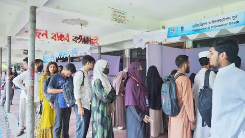 ৬৫০০ শিক্ষার্থীকে বিনামূল্যে বিশেষায়িত স্বাস্থ্যসেবা দিল ডাকসু