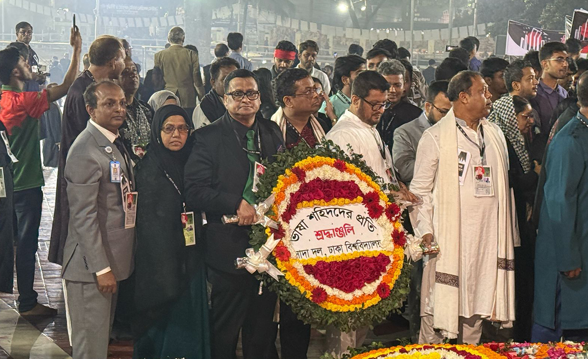 ভাষা শহীদদের প্রতি ঢাবি সাদা দলে শ্রদ্ধা জ্ঞাপন