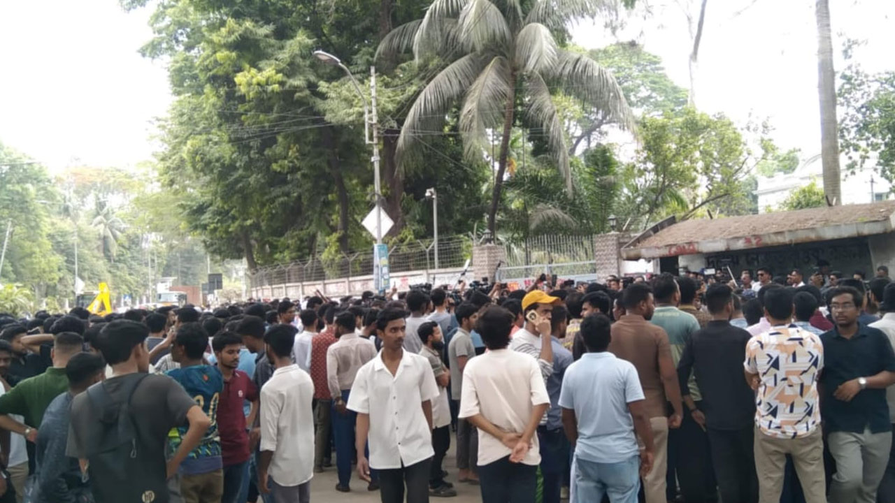 সাম্য হত্যার ঘটনায় ছাত্রদলের বিক্ষোভ, ভিসির পদত্যাগ দাবি