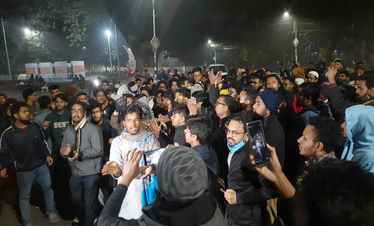 ডাকসুর রোডম্যাপের দাবিতে ৭২ ঘণ্টার আল্টিমেটাম