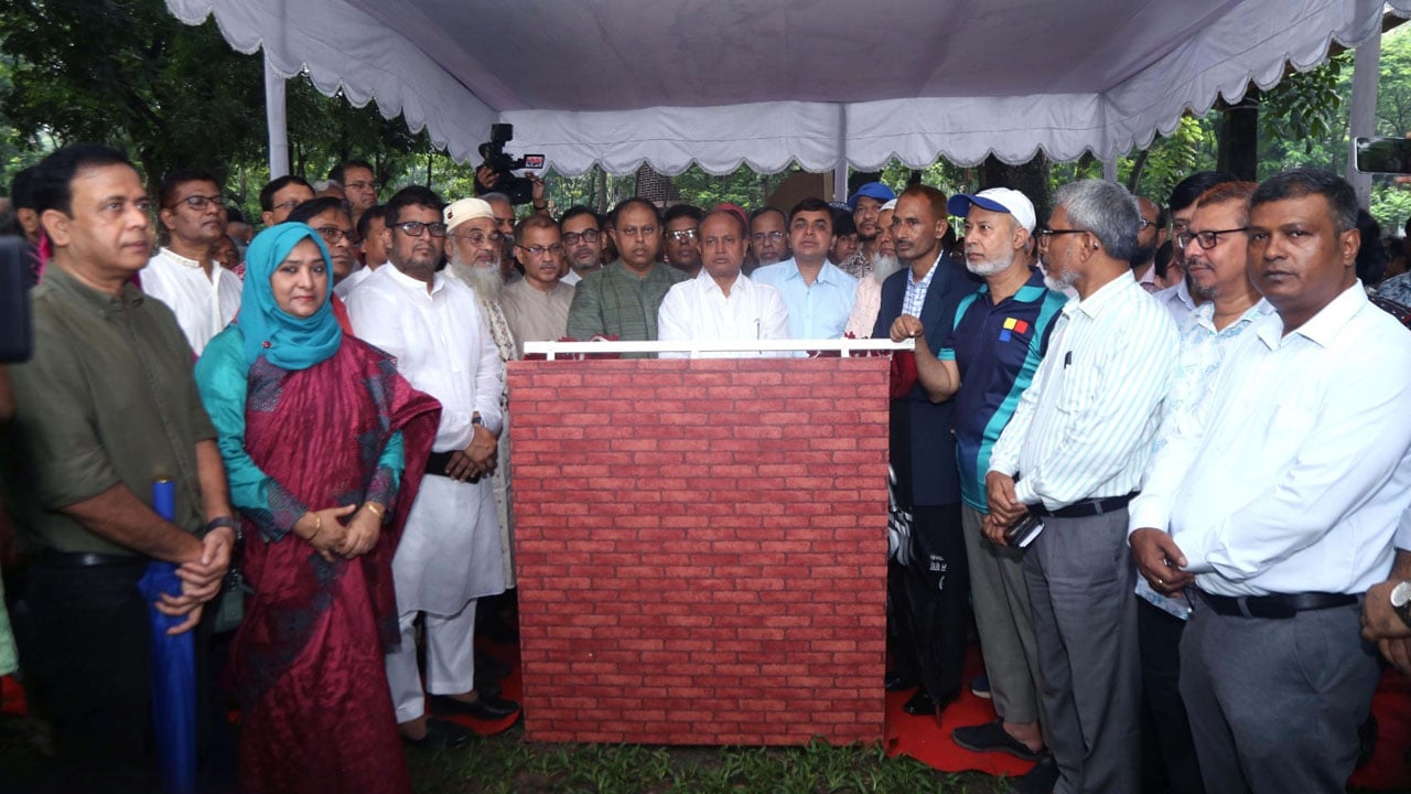 ঢাবিতে জুলাইয়ের স্মৃতি ধরে রাখতে নির্মিত হচ্ছে ‘জুলাই স্মৃতি স্তম্ভ’