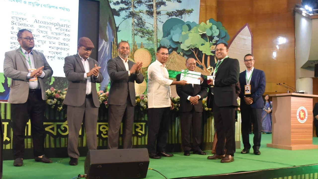 জাতীয় পরিবেশ পদকে ভূষিত হয়েছেন ঢাবির উপ-উপাচার্য আবদুস সালাম