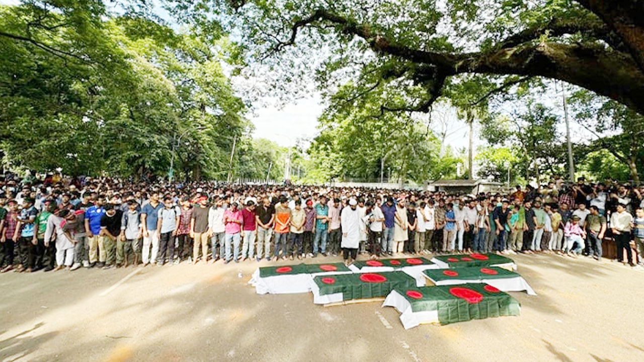 ঢাবিতে গায়েবানা জানাজা, শিক্ষার্থীদের পুলিশি বাধা