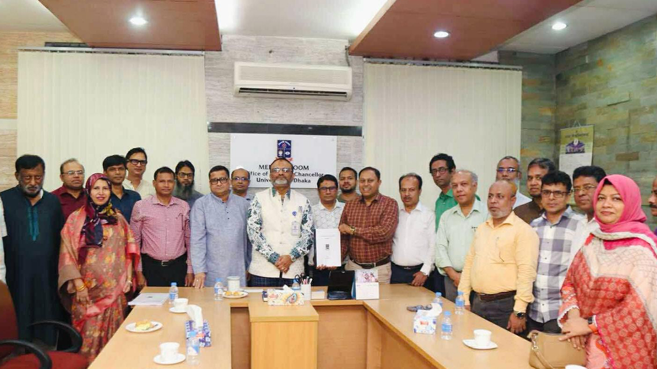 ঢাবিকে বিশেষ মর্যাদা দেওয়ার দাবি শিক্ষকদের