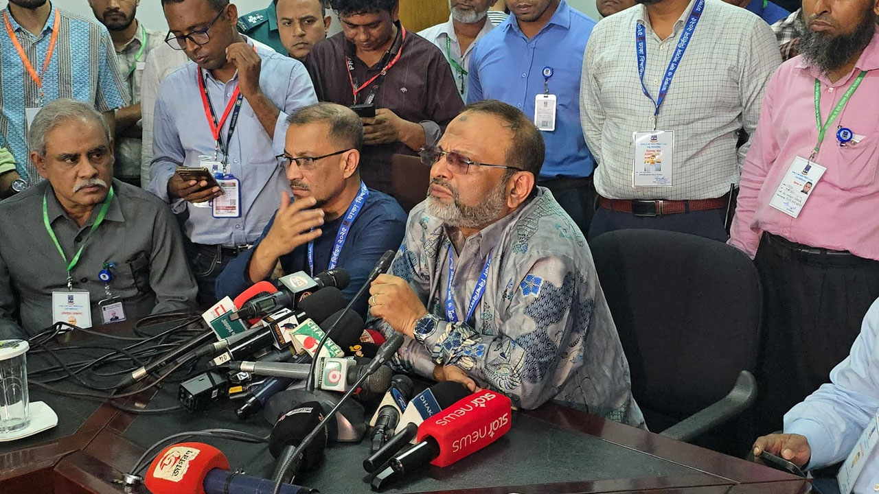 আমি কোনো দলের নই, কখনো রাজনীতি করিনি: ঢাবি উপাচার্য