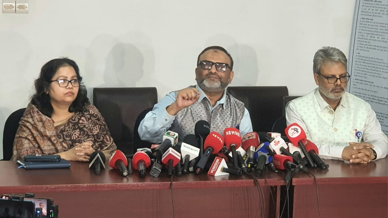 নির্ভয়ে ভোট দিতে আসো, তোমাদের জন্য অপেক্ষা করছি: ঢাবি উপাচার্য