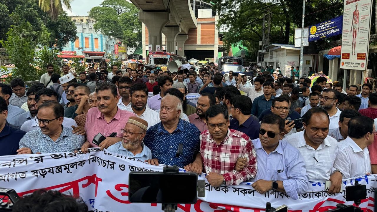 তারেক রহমানের বিরুদ্ধে মিথ্যাচারের প্রতিবাদে ড্যাবের বিক্ষোভ