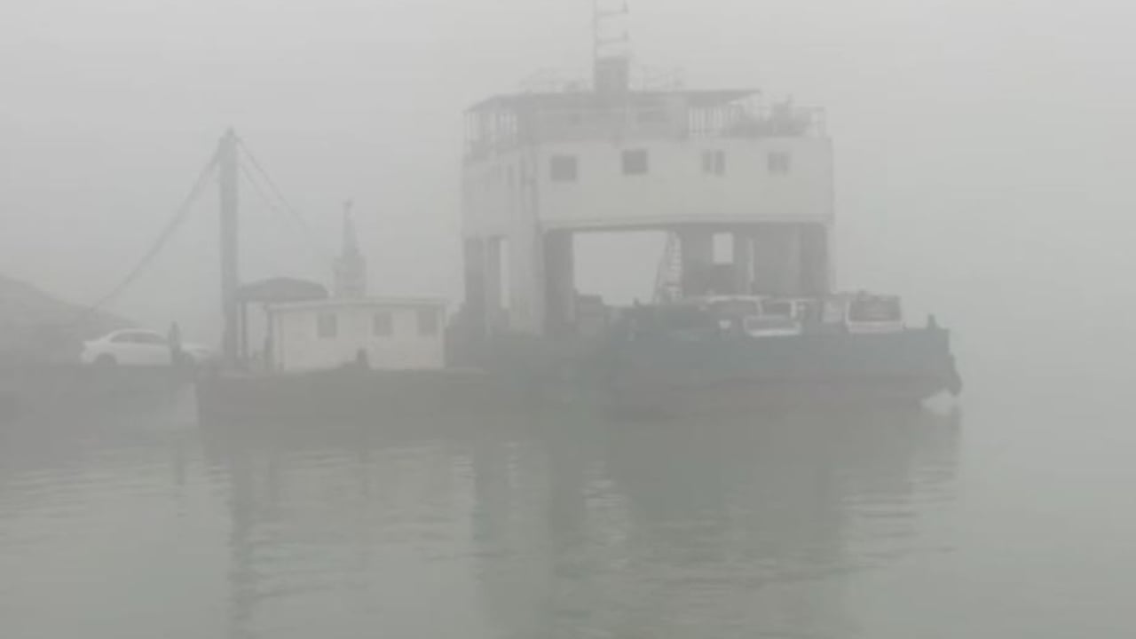 ঘন কুয়াশায় দৌলতদিয়া–পাটুরিয়া নৌরুটে ফেরি চলাচল বন্ধ