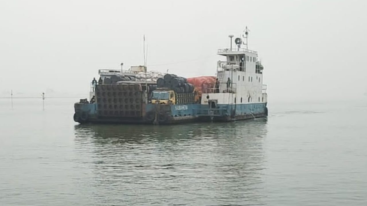 দৌলতদিয়া–পাটুরিয়া নৌ রুটে ফেরি চলাচল স্বাভাবিক