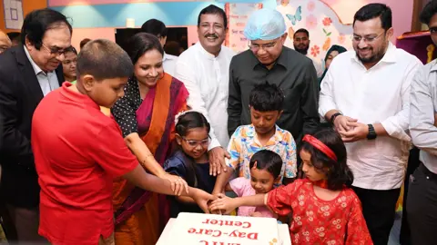 কর্মজীবী নারীদের জন্য সারা দেশে আধুনিক ডে-কেয়ার সেন্টার গড়ে তোলা হবে: মন্ত্রী
