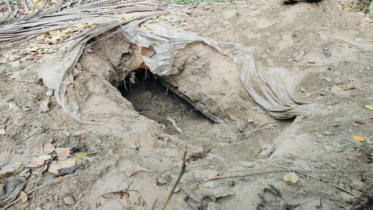 কোটালীপাড়ায় কবরস্থান থেকে ৩ লাশ চুরি