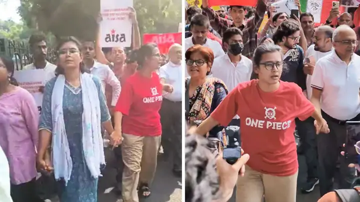 ব্যারিকেড সরিয়ে এগোচ্ছে মিছিল, থমথমে দিল্লি