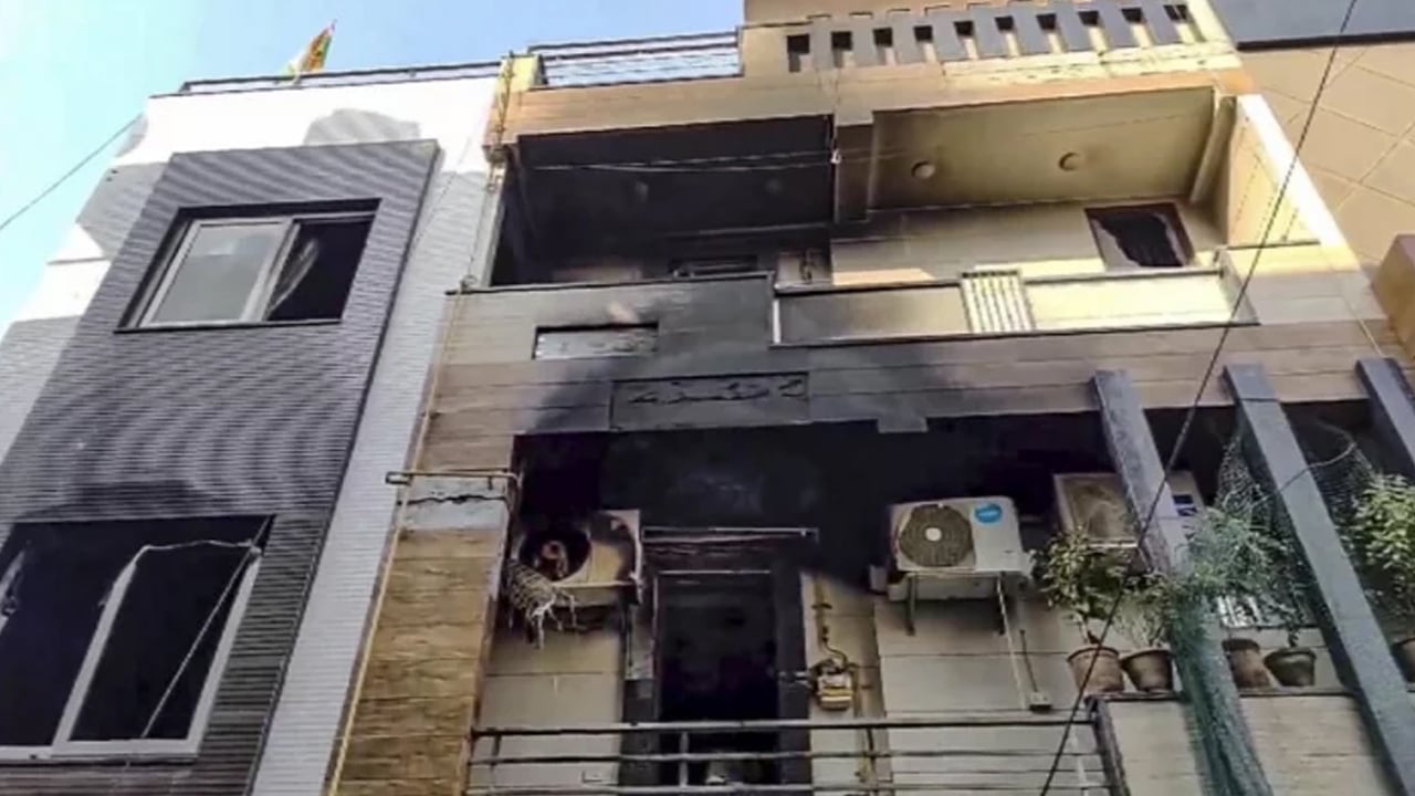 দিল্লিতে ভবনে ভয়াবহ আগুন, শিশুসহ নিহত ৭