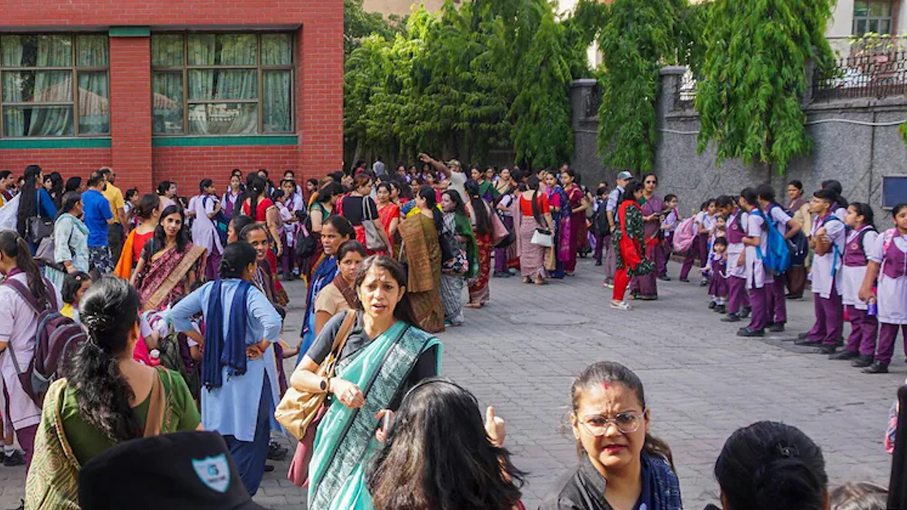 ভারতে ৬০টির বেশি স্কুলে বোমা হামলার হুমকি