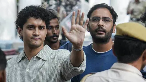 ককরোচ নেতাদের ভর্ৎসনা দিল্লি হাইকোর্টের