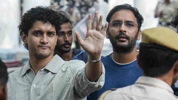 ককরোচ নেতাদের ভর্ৎসনা দিল্লি হাইকোর্টের