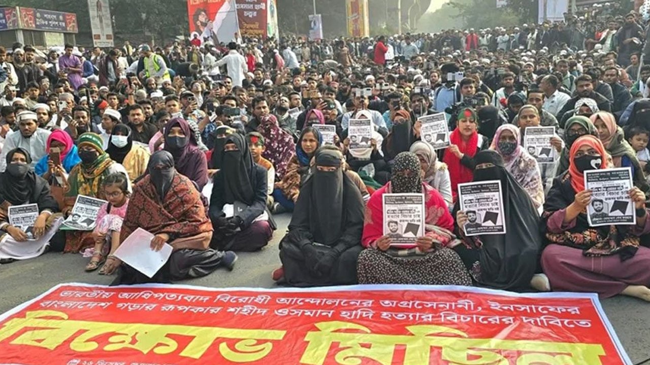 শাহবাগ অবরোধ: উপদেষ্টারা না আসা পর্যন্ত অবস্থানের ঘোষণা
