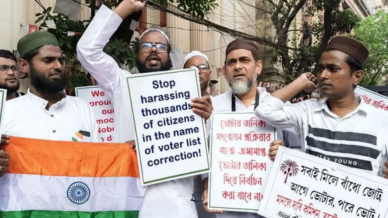 ভোটার তালিকায় নাম না ওঠায় কলকাতায় বিক্ষোভ