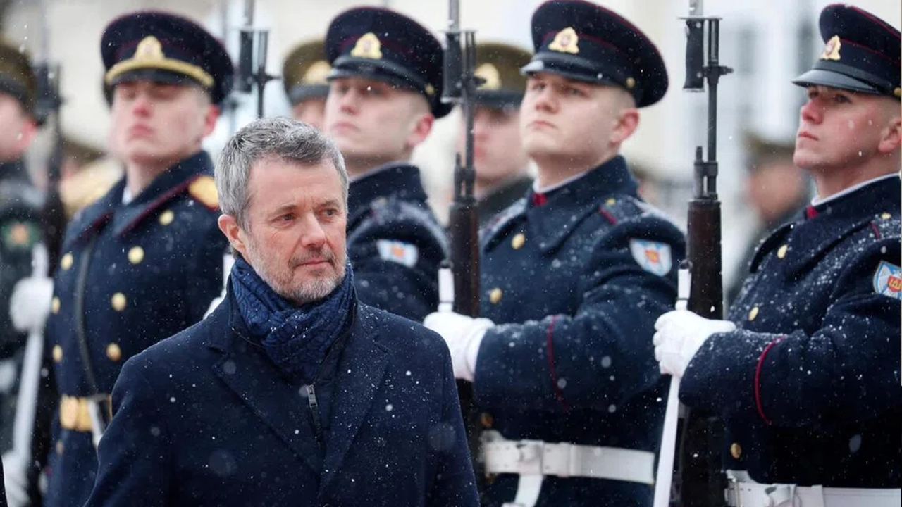 গ্রিনল্যান্ড সফরে ডেনমার্কের রাজা