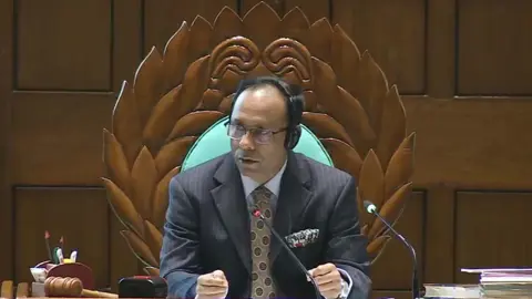 আইনসভায় বিল দেরিতে আসায় ডেপুটি স্পিকারের অসন্তোষ
