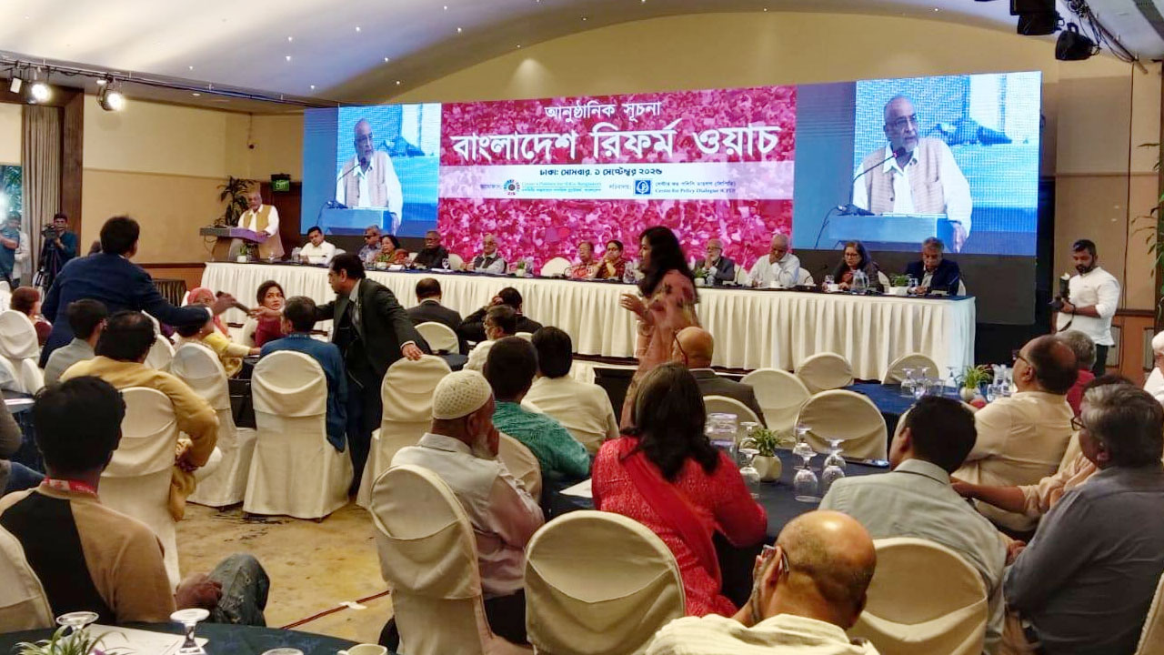 অন্তর্বর্তী সরকার কি পথ হারিয়েছে, প্রশ্ন দেবপ্রিয় ভট্টাচার্যের