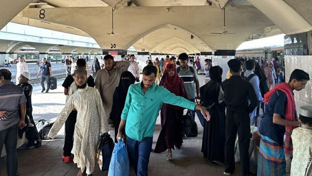 রাজধানীতে ফিরতে শুরু করেছেন কর্মজীবী মানুষ