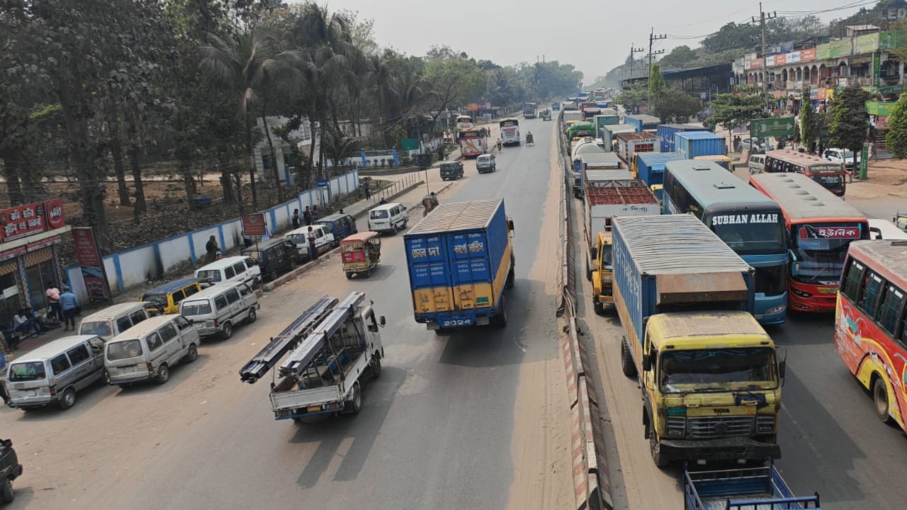 ঢাকা-চট্টগ্রাম মহাসড়কে ১০ কিলোমিটার যানজট