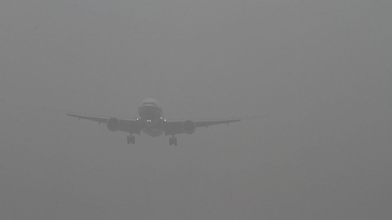 ঘন কুয়াশায় ঢাকায় নামতে পারেনি ৮টি ফ্লাইট