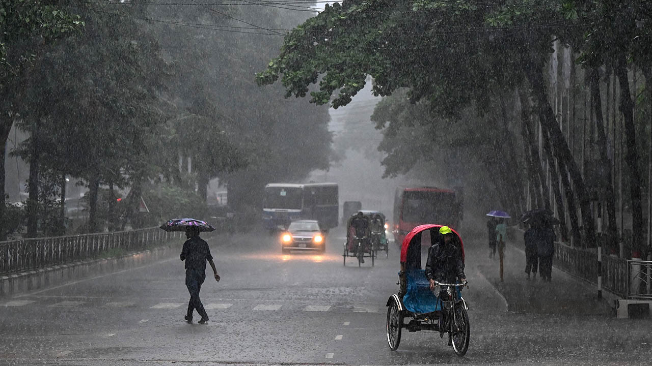 ঢাকায় আজও ঝরছে বৃষ্টি