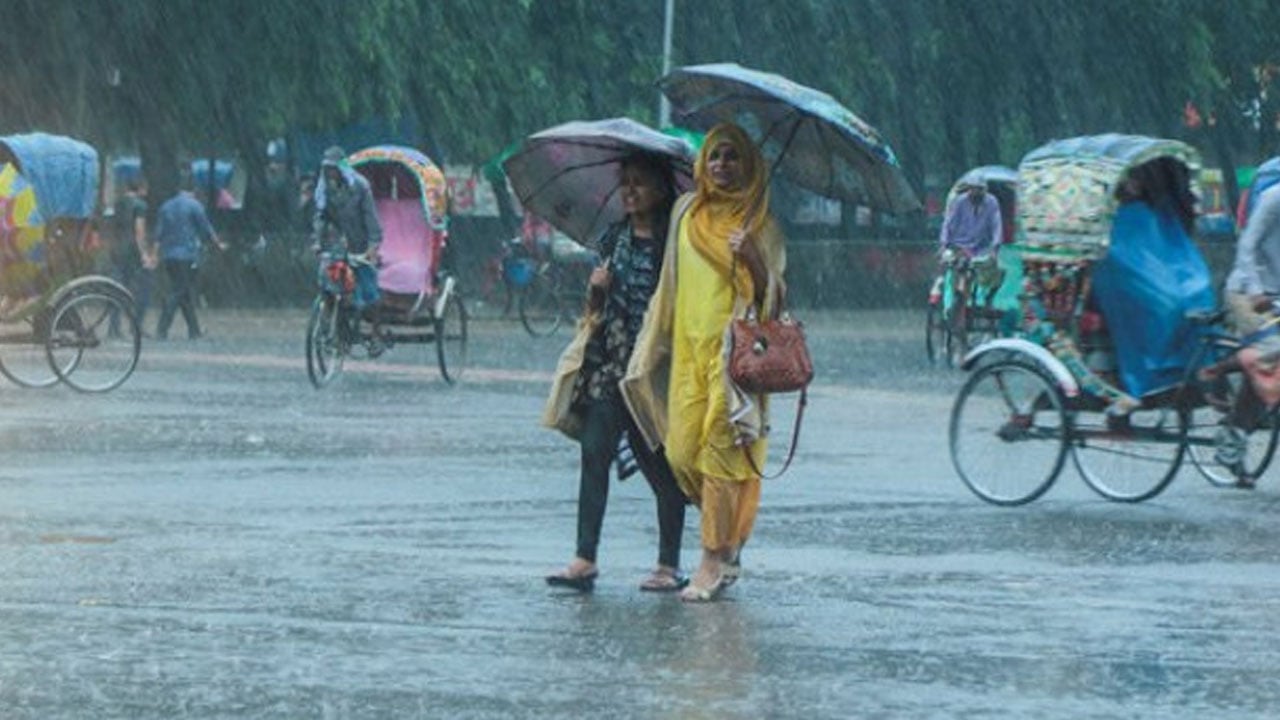 ঢাকায় বজ্রসহ বৃষ্টির আভাস, বাড়তে পারে গরম